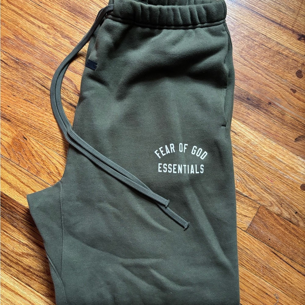 🔥FOG ESSENTIALS MILITARY SWEATS🔥